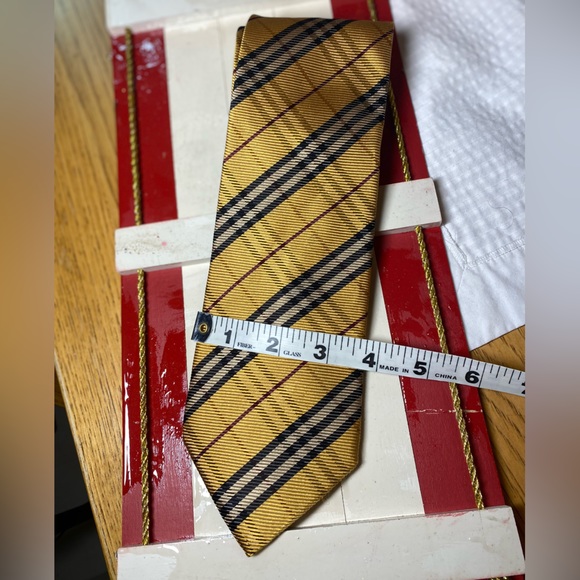 Mens BURBERRY NOVA CHECK 💯% Silk Tie!👔Like NEW🔥Freshly Cleaned🎁Great Gift!🎁 - Picture 12 of 13